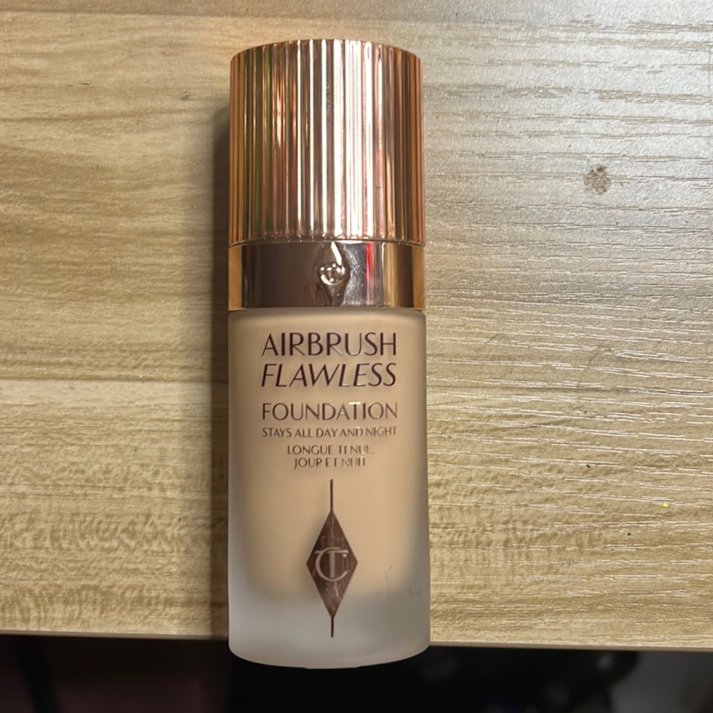 Charlotte Tillbury Airbrush Flawless foundation
